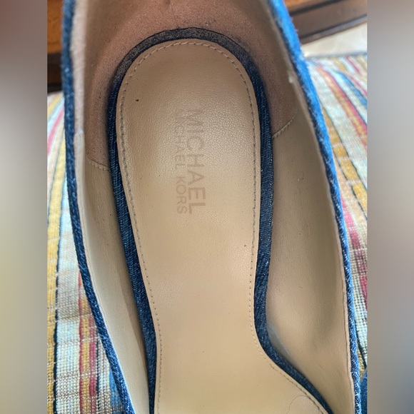 Michael Michael Kors Abbi Flex Pump. - Picture 4 of 11